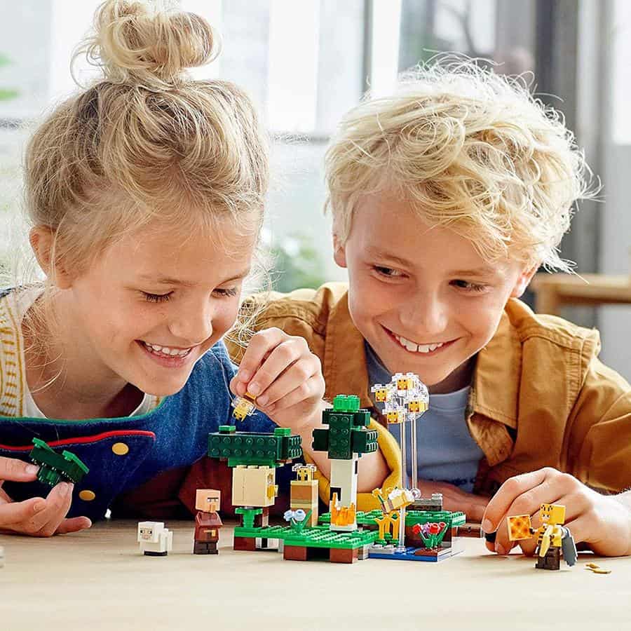 LEGO MINECRAFT | La granja de abejas. 21165